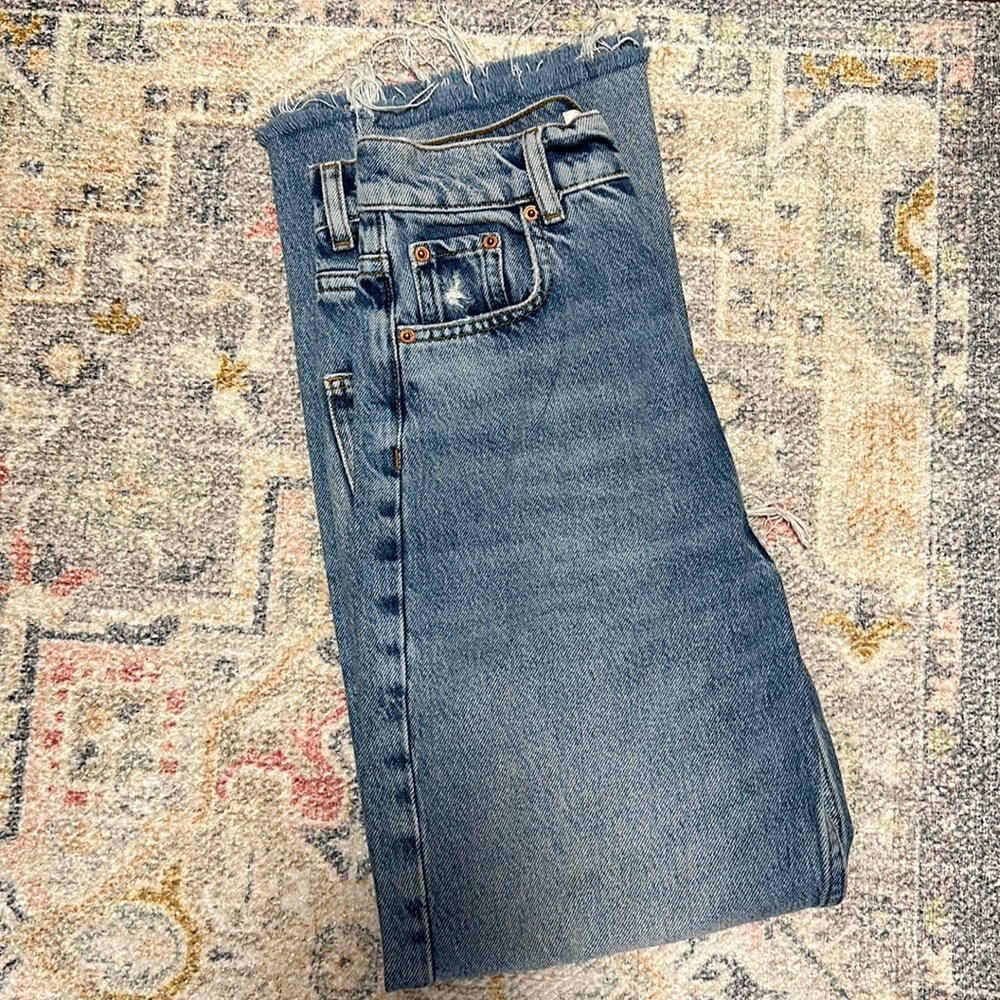 Zara Jean distressed by knee detail